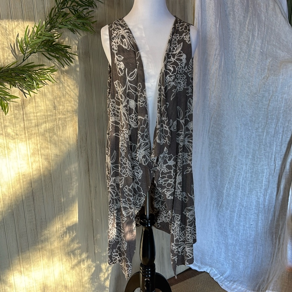 Chalet et Ceci Crinkle Burnout Asymmetrical sleeveless Cardigan, Small, …